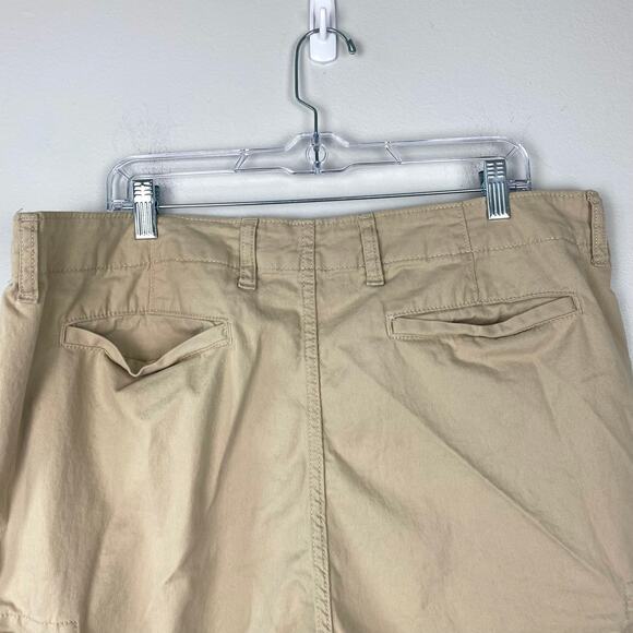 Old Navy Straight Lived-In Cargo Shorts 10" Inseam A Stone's Throw Size 40 - Picture 7 of 10